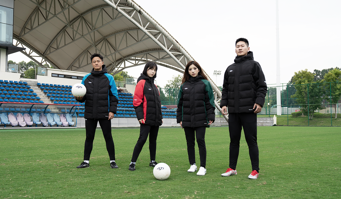 TLSS、TEAMシリーズ中長丈中綿コートを発表