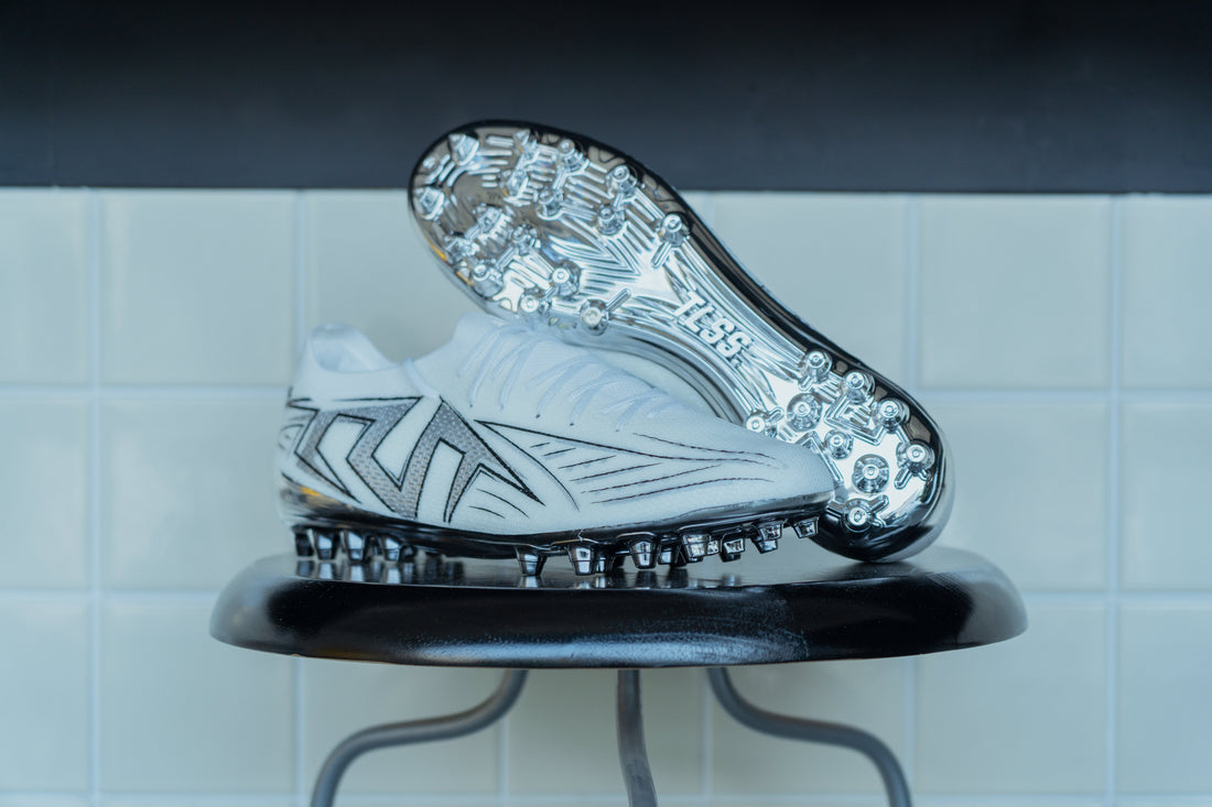 STRIKER UL と SWEEPER DT：アッパーテクノロジーの違いとは？